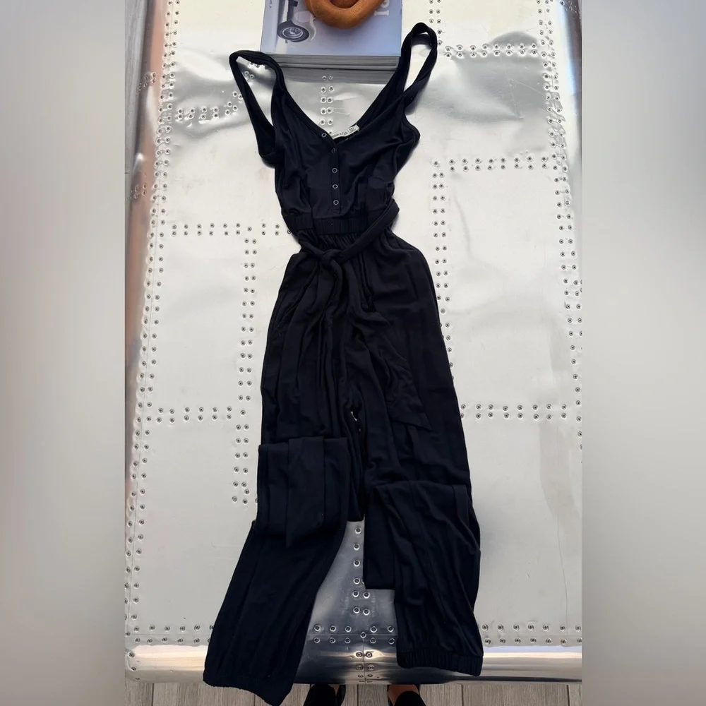Abercrombie & Fitch Black Sleeveless Button-Front Maxi Dress with Tie Waist